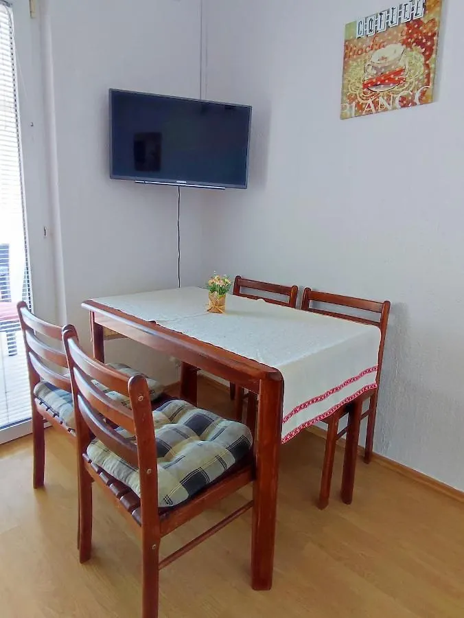 Kastelina Apartments Vir