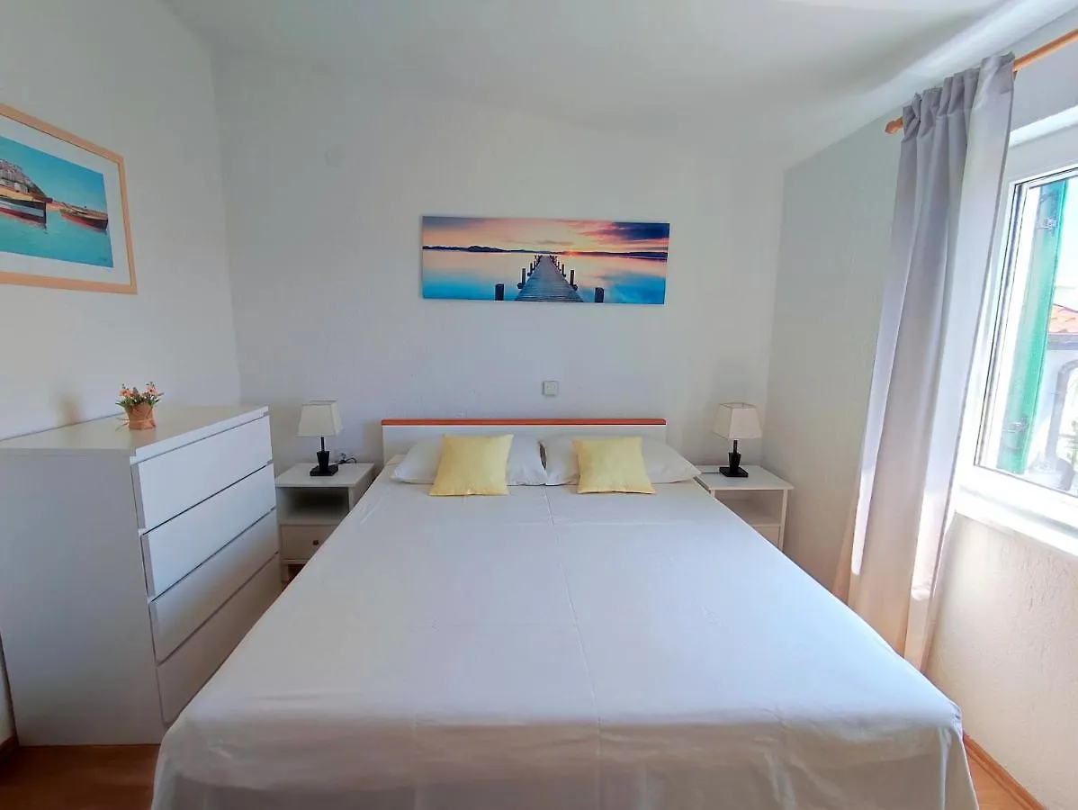 Kastelina Apartments Vir